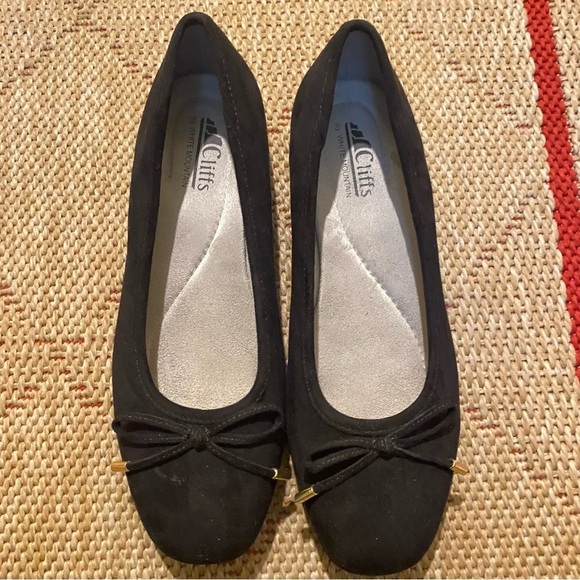 Cliffs By White Mountains Black Suede Flats - Picture 5 of 6